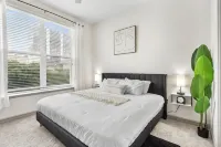 Downtown Houston Modern Elegant Loft with Free Parking/WiFi/Skyview/Pool - Kondo