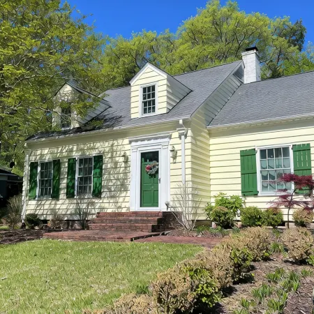 Charming 4-bedroom bungalow, ideal for gameday, & celebrating in Starkville, MS!