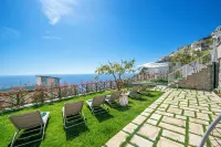 Villa Teresea: 3BR/3BA + Garden •Just steps from the beach-On the Main Road - Villas