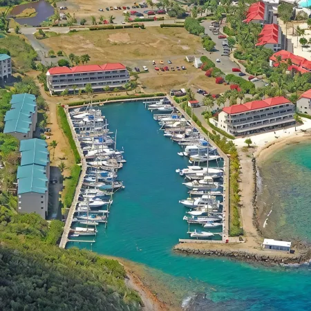 Stunning Oceanfront Condo @ Sapphire Beach-King Bed, Beach, Dining & Pool Access