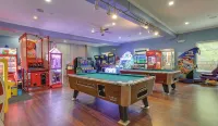 The Hideout湖泊和沙灘並配有度假村設施的木屋 - 小木屋