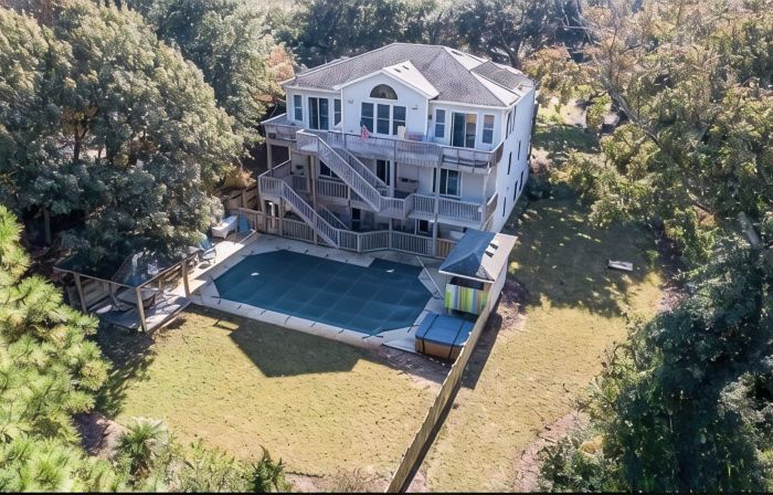 Heart of Duck!!  Heated Pool, Hot Tub, Golf Cart