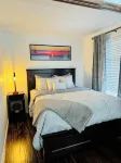 Cozy Studio 1BR, Home Lake View Full Access to Lake 6min to Airport.