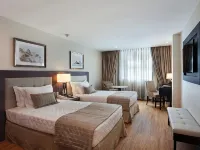 Miramar by Windsor Copacabana Hotels near Arpoador Beach