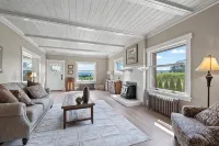 1910 Farmhouse- 4 BRs, Hot Tub, Fire Pits & Breathtaking Views – Perfect for 10 - 4-Star