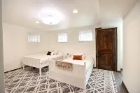Full House, Full Amenities.