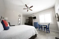 Key West Style Cottage - with pool/hot-tub