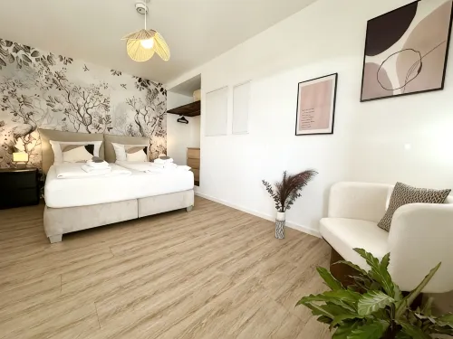 Modern, Zentrumsnah mit Parkplatz und Balkon