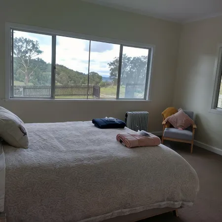 Lovely Farm Stay in the Northern Granite Belt. 8 Minutes From Wineries