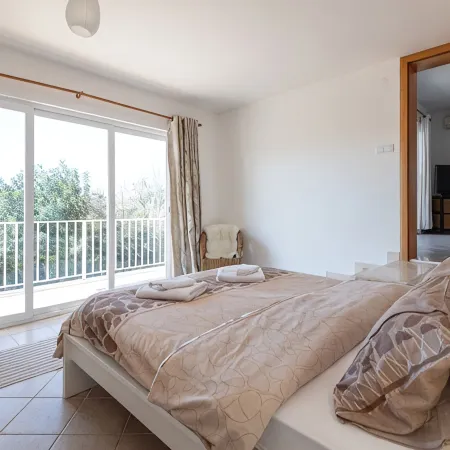 Spacious Family Apartment With Pool