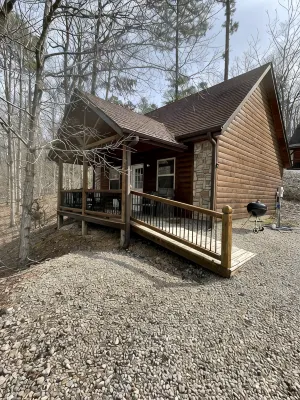 Kings Cabin on the edge of town only 1/2 mile from Current River ! - Chalets