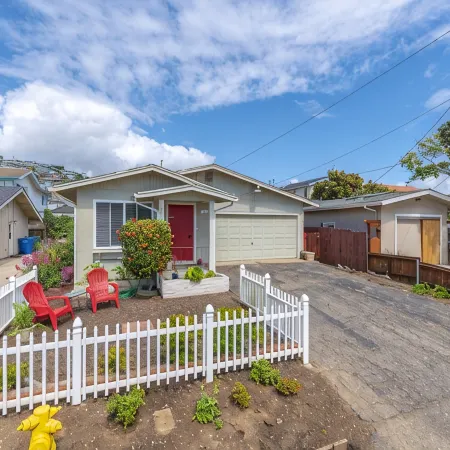 Beach cottages, majestic Morro Bay