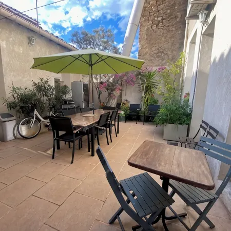 Large apartment on canal 2 steps from downtown Sète