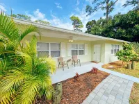 Riverside Retreat - 3 Kayaks, minutes from the beach, shops and great food!