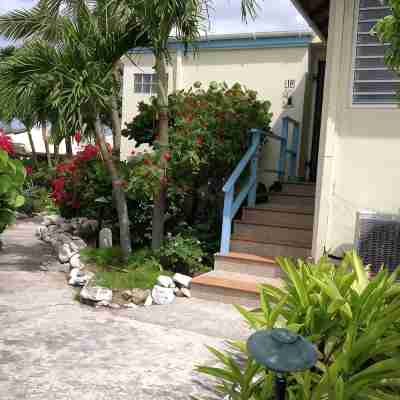 Charming 2-bedroom villa with AC, WiFi, stunning ocean views Hotel Exterior