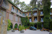 New Helvetia Historic Hotel - С баром