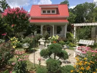walkable to downtown, lake tomahawk, swimming pool, tennis courts, golf course - Wifi