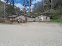 ATV HOUSE, plenty of parking, seconds to trails. Hatfield McCoy and Outlaw - 3-Star