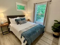 Larger Home in Tiny Home Lake & Community-Retreat at Water's Edge トレーシー・シティのホテル