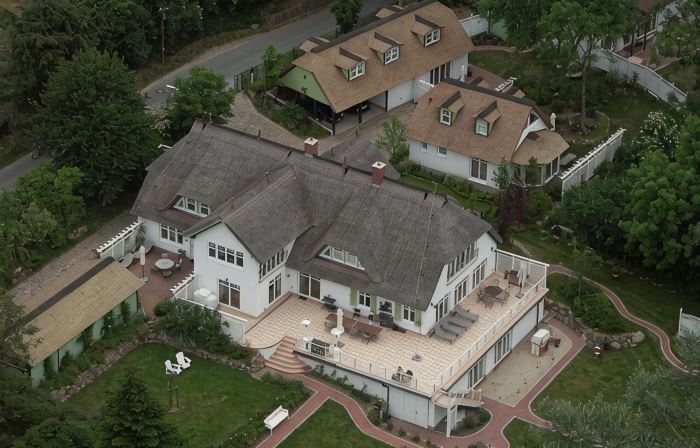 Perfect for family reunions & workshops: luxurious manor house near the beach