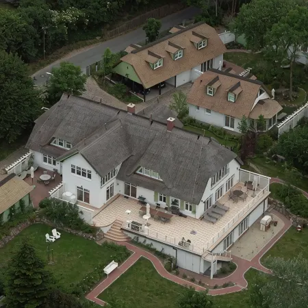 Perfect for family reunions & workshops: luxurious manor house near the beach