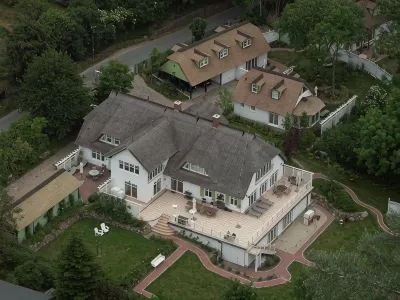 Perfect for family reunions & workshops: luxurious manor house near the beach Hotels in 