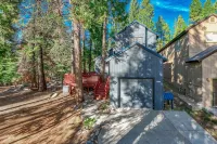 3 bedroom house with huge deck and central a/c - 4-Star