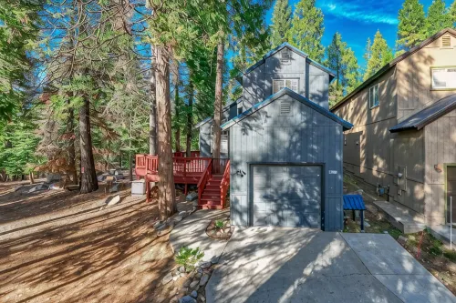 3 bedroom house with huge deck and central a/c - 4-Star