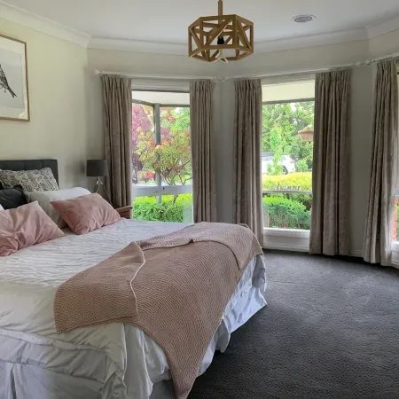 Private. Heated Pool/Spa. Giant Playground. Soccer & Cricket Pitch. Pet Friendly