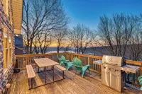 Sleeps 20, Lake Harmony -Hot Tub, Fire Pit, Games - Views -Super Spacious - 4-Star