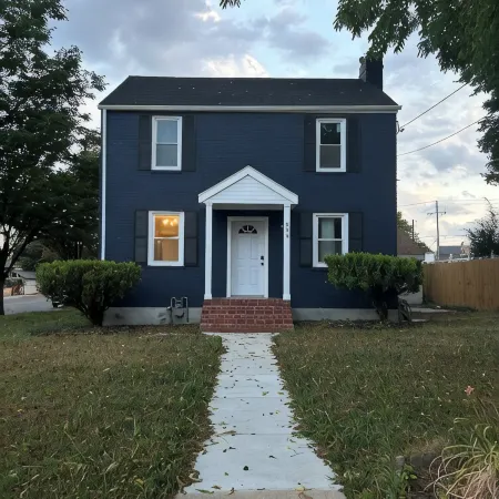 Spacious 4-bedroom house with AC and WiFi in fabulous Silver Spring