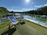 Cosy and convivial houseboat โรงแรมในตรอซี