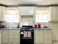 Steps 2 Beach is the Perfect Family Home 2 Minutes Walk to the Beach! Hotels in Dover