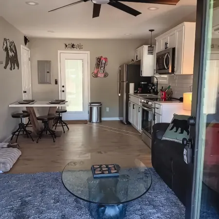 Charming 2-bedroom lodge with WiFi, AC in beautiful Somerset