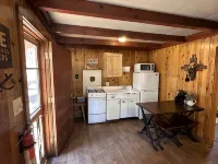 Bigfoot's Bunkhouse! Cozy Cabin, Cool Breeze Dogs Welcome! 45 min to white sands Hotels in Cloudcroft
