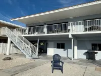 Spacious 6-bedroom- 2 kitchen Duplex in beautiful Key Colony Beach - 4-Star