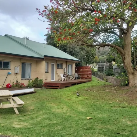 Tranquil retreat on Middleton Road, mid-way between the city and the sea!