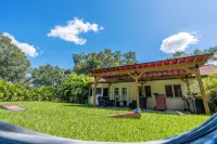 Private Brandon Oasis  Family home w/ Full outdoor kitchen & Bar+ Game room