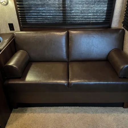 Cozy 2-bedroom RV with WiFi, AC, in charming Broken Bow