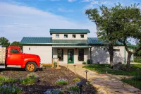 Glamping in Spicewood TX Hill Country ~ Cabin 3 The Sonnie at Green Acres