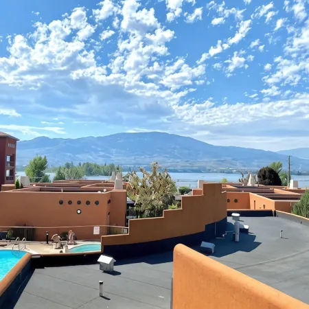 3 Bedroom Rental Townhome With Osoyoos Lake Views!