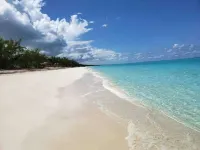 Cozy  apartment with beach 7 mins drive away. CAR RENTAL , A.C , CABLE,WIFI,