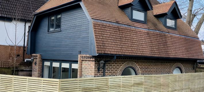 Cosy 2 bedroom detached home in Bromley with secure off-street parking Hotels in Bromley