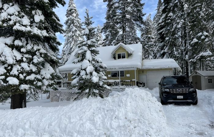 Lake View Cottage in Lake Almanor Country Club!