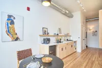 Charming European-style Studio in the Historic Orenge Building, Downtown Durham. - Apartments
