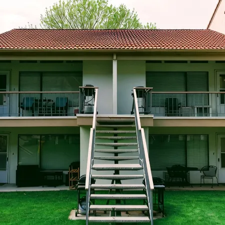 Crescent Bar Condo Near the Gorge, Boating & Golf. Sleeps 8. Amazing Pool.