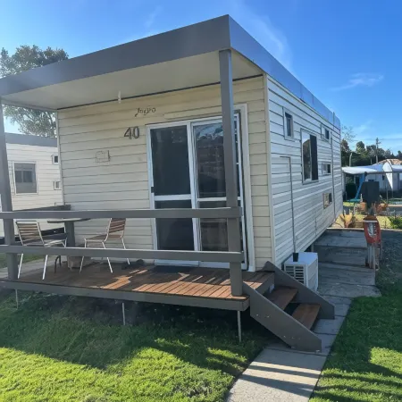 Batemans Bay Holiday Park & Hostel