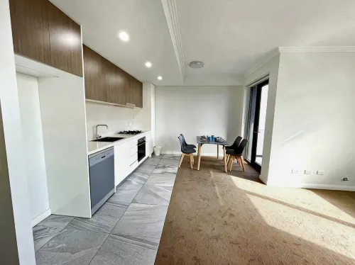 Mascot Two-bedroom apartment, with direct bus access to Sydney Airport and UNSW - balcone