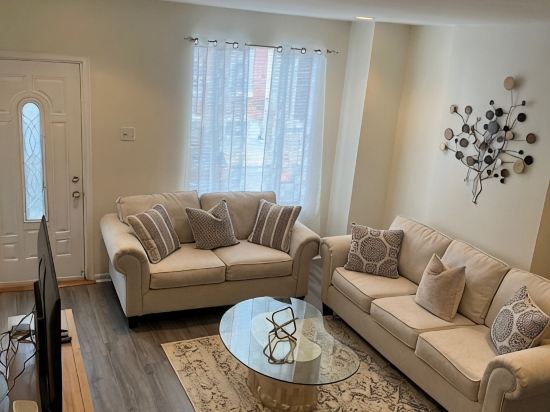 Cozy and Clean home Conveniently located in South Phila.