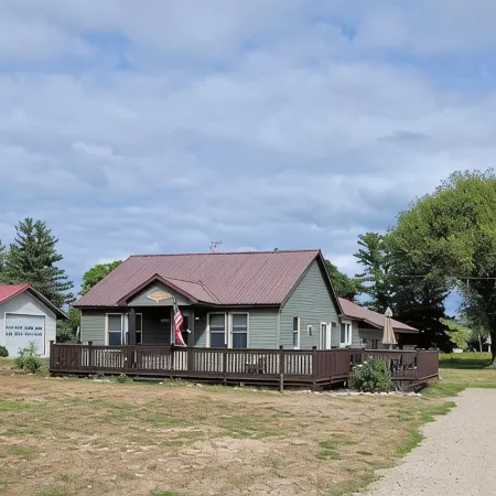 A Stone's Throw from Lake Superior, the bay and downtown pet friendly